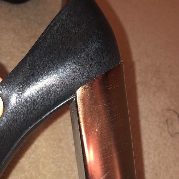 Kenneth Cole black and gold pumps - Picture 3 of 3